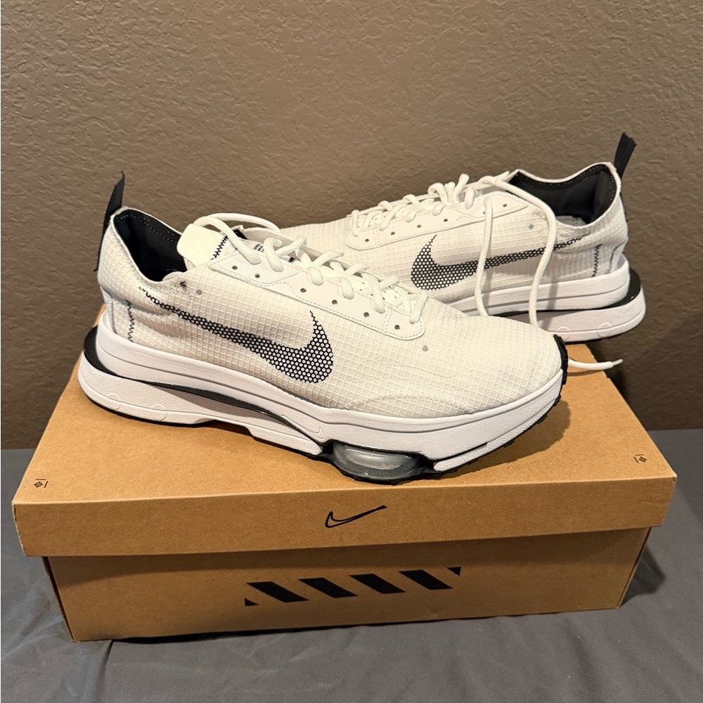 NEW Nike Air Zoom Type SE White Black 
Mens Size 13